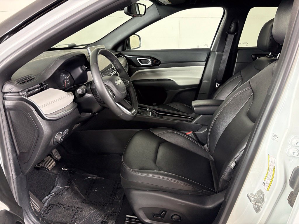Used 2025 Jeep Compass Limited AWD/4WD image 14