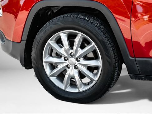 Used 2017 Jeep Cherokee Limited w/ Luxury Group AWD/4WD image 60