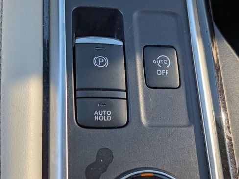 Used 2025 Nissan Pathfinder SL AWD/4WD image 21