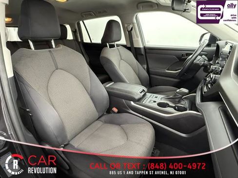 Used 2021 Toyota Highlander LE image 57