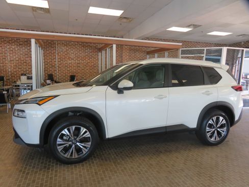 Used 2022 Nissan Rogue SV w/ SV Premium Package image 77