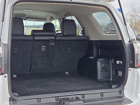 Used 2024 Toyota 4Runner TRD Off-Road Premium image 9