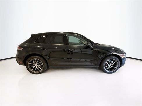 Used 2023 Porsche Macan image 8