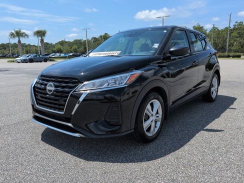 Used 2023 Nissan Kicks S FWD image 9