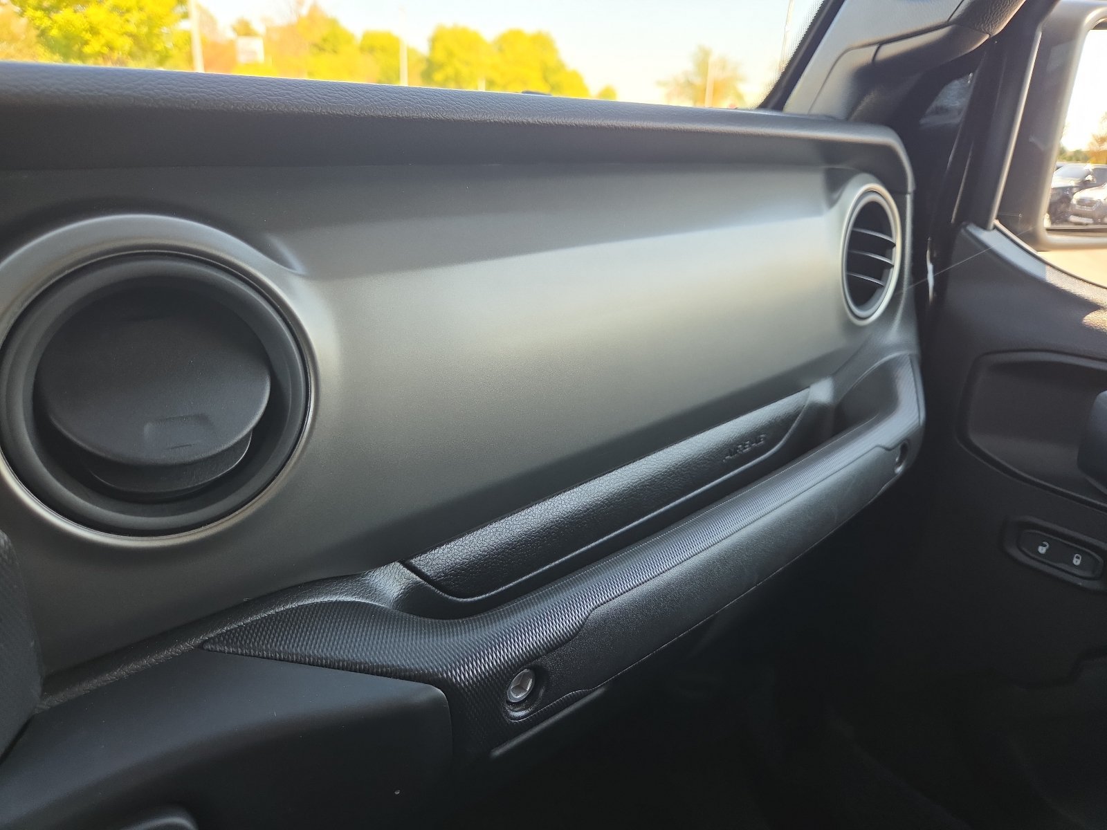 Used 2023 Jeep Gladiator Sport AWD/4WD image 21