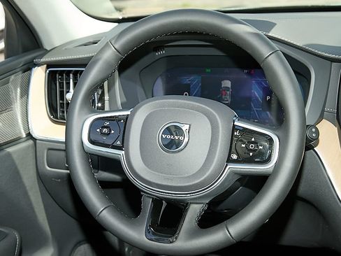 New 2026 Volvo XC60 T8 Ultra w/ Climate Package AWD/4WD image 23