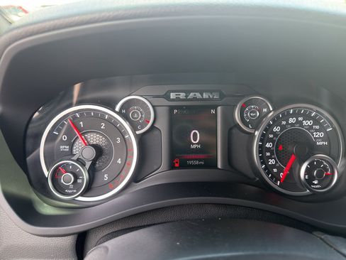Used 2025 RAM 2500 Tradesman w/ Chrome Appearance Group AWD/4WD image 32