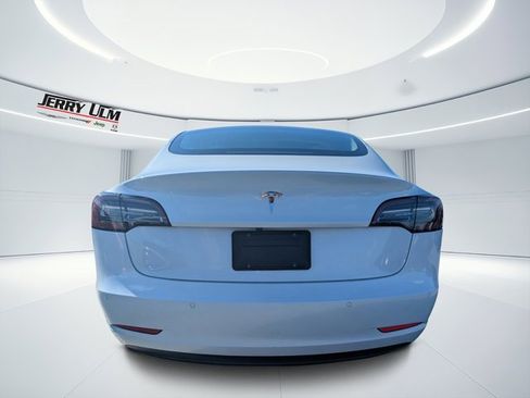 Used 2020 Tesla Model 3 Standard Range Plus image 4