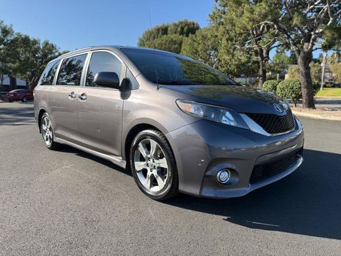 Used 2013 Toyota Sienna SE w/ Premium Pkg w/Entune FWD image 10