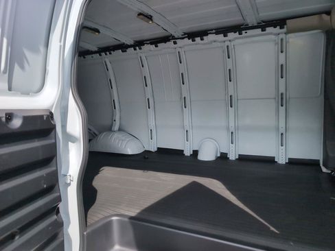 New 2026 Chevrolet Express 2500 Extended RWD image 34