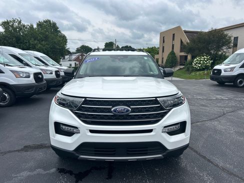 Used 2023 Ford Explorer XLT w/ Equipment Group 202A AWD/4WD image 2