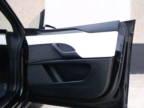 Used 2023 Tesla Model X Plaid image 24