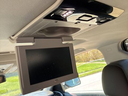 Used 2017 Chevrolet Suburban Premier image 16