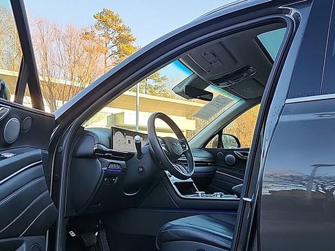 Used 2025 Genesis GV80 2.5T Advanced image 5