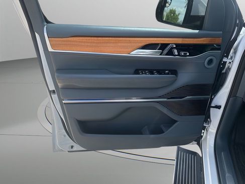 Used 2022 Jeep Grand Wagoneer Series III w/ Rear Seat Video Group 1 image 40