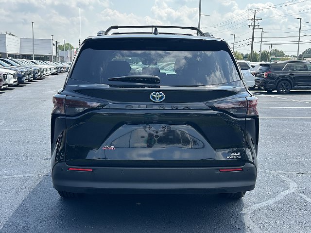 Certified 2024 Toyota Sienna XLE FWD image 7