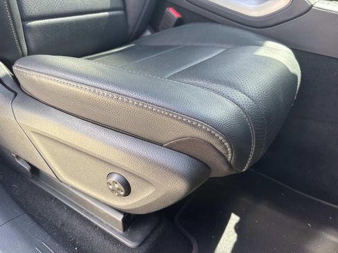 Used 2022 Mercedes-Benz GLS 450 4MATIC image 13