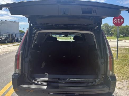 Used 2019 Cadillac Escalade ESV Luxury AWD/4WD image 7
