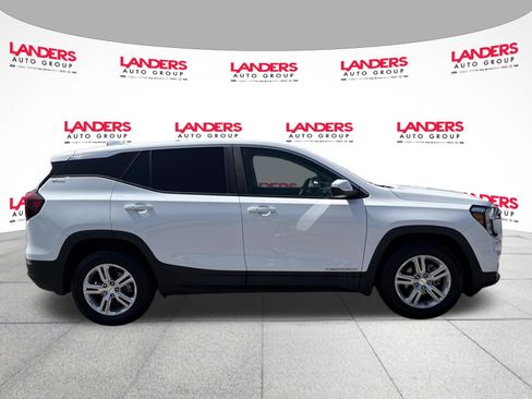Used 2022 GMC Terrain SLE FWD image 2