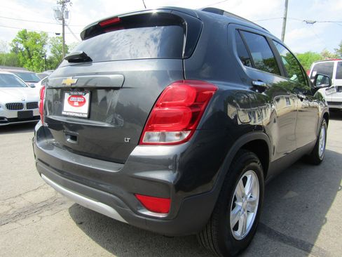 Used 2017 Chevrolet Trax LT w/ Sun & Sound Package FWD image 7