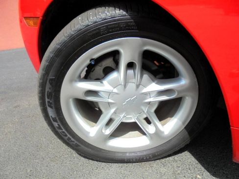 Used 2005 Chevrolet SSR w/ Preferred Equipment Group RWD image 22