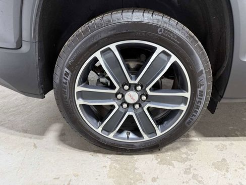 Used 2023 GMC Acadia SLT w/ Technology Package image 7