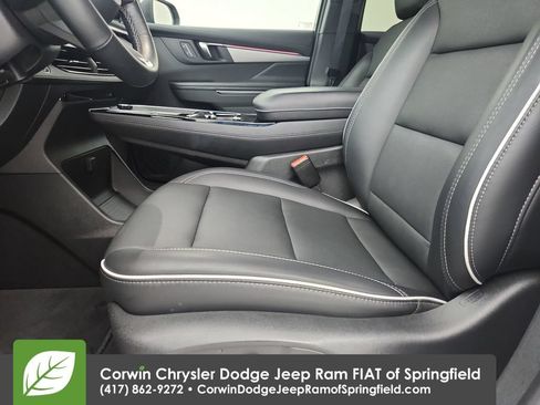 Used 2025 Buick Enclave Preferred FWD image 19
