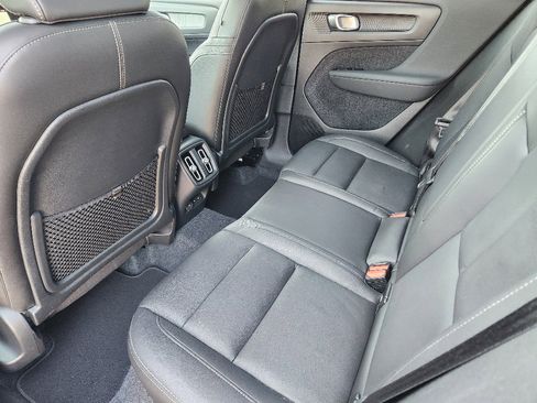 Used 2025 Volvo XC40 B5 Core image 30