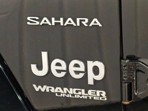 Used 2019 Jeep Wrangler Unlimited Sahara w/ Cold Weather Group AWD/4WD image 43