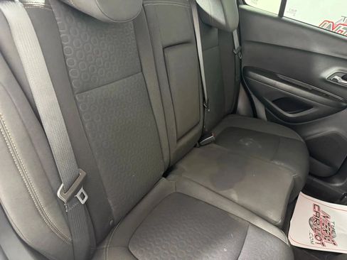 Used 2022 Chevrolet Trax LS w/ Tint and Cruise Package AWD/4WD image 34