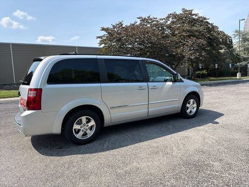 Used 2008 Dodge Grand Caravan SXT FWD image 3