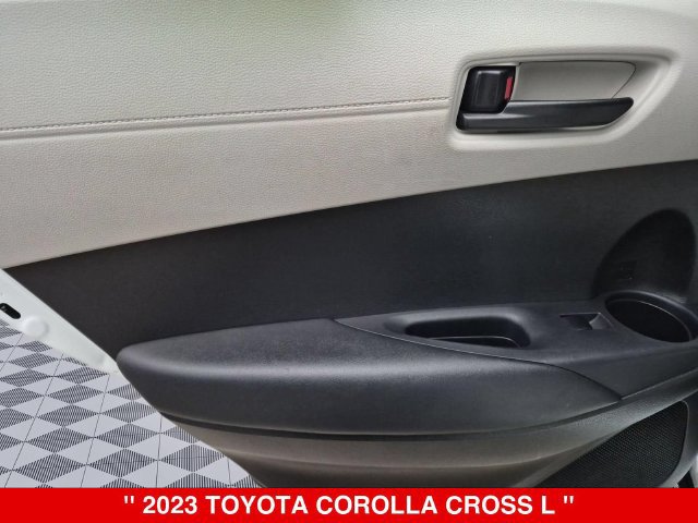 Used 2023 Toyota Corolla Cross L AWD/4WD image 29