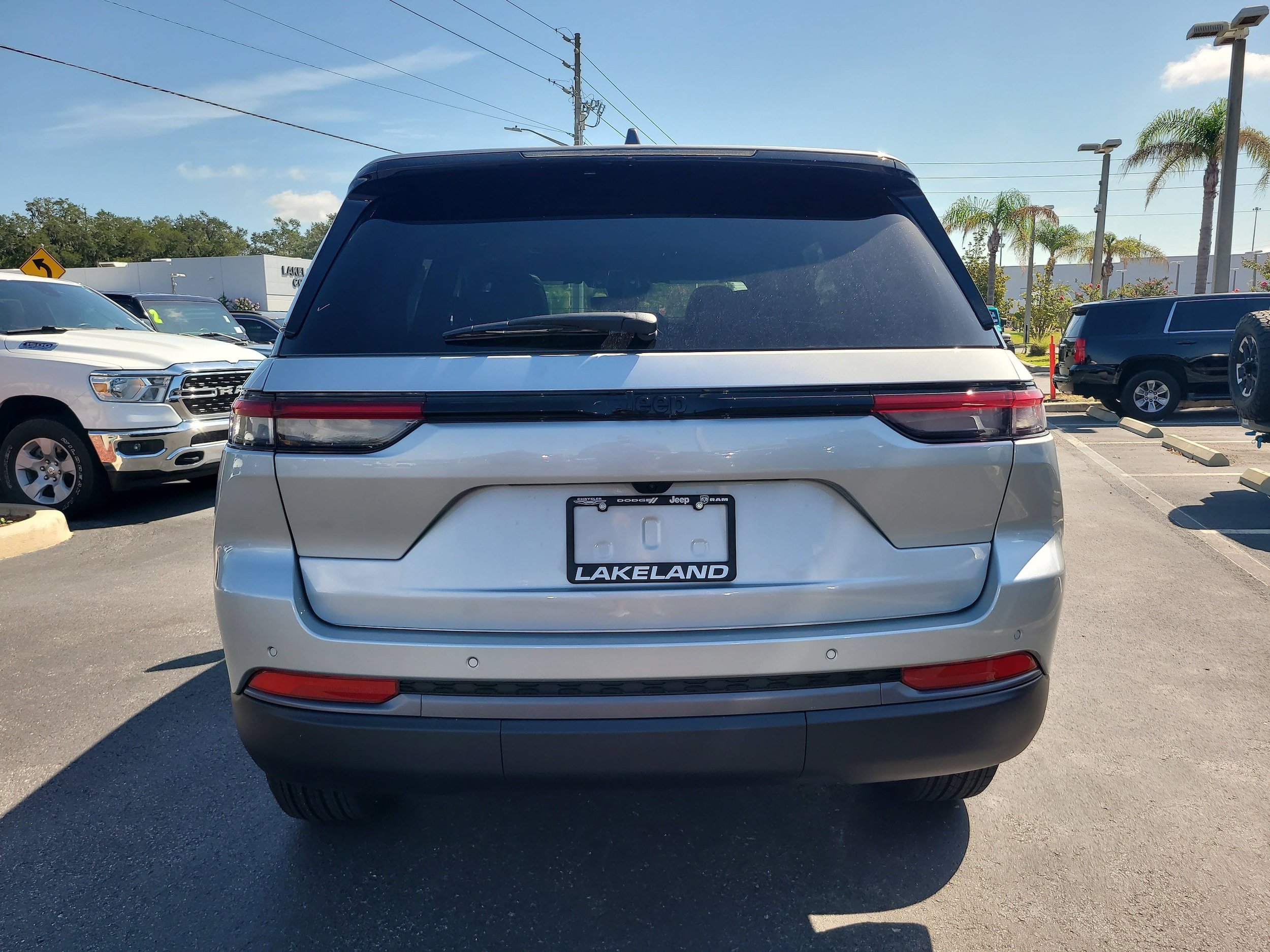 New 2026 Jeep Grand Cherokee Altitude RWD image 7