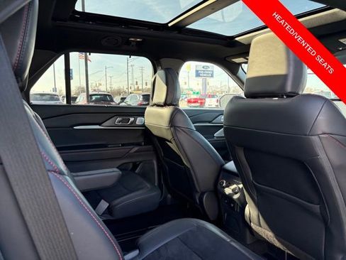 Used 2025 Ford Explorer ST image 14