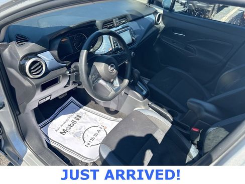 Used 2023 Nissan Versa SV image 17