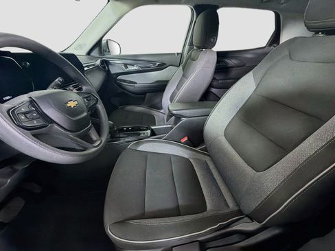 Used 2025 Chevrolet TrailBlazer LT FWD image 13