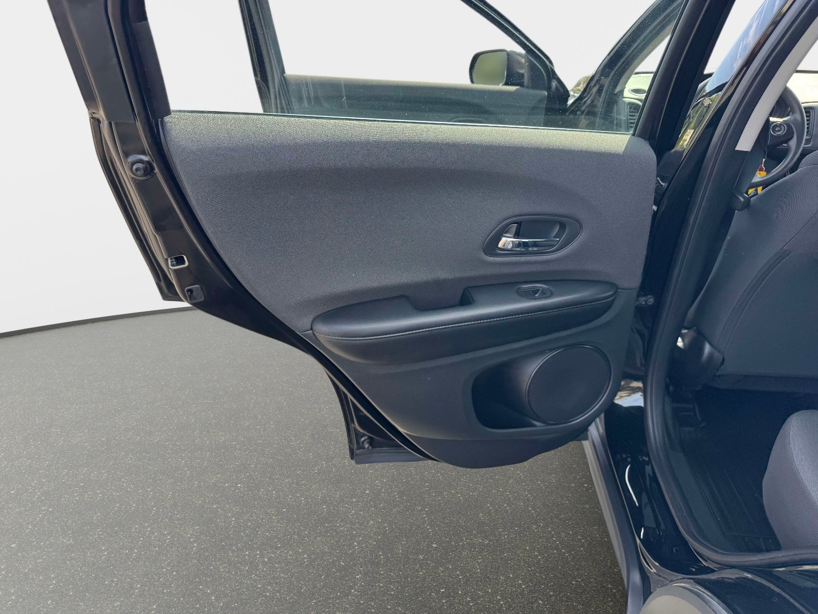 Used 2022 Honda HR-V LX image 25
