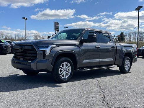 Used 2022 Toyota Tundra SR5 w/ SR5 Convenience Package AWD/4WD image 2