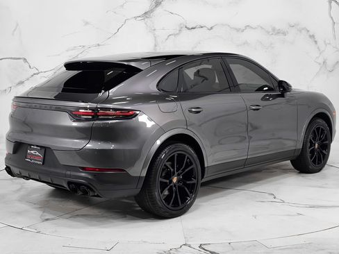 Used 2022 Porsche Cayenne Coupe AWD/4WD image 11