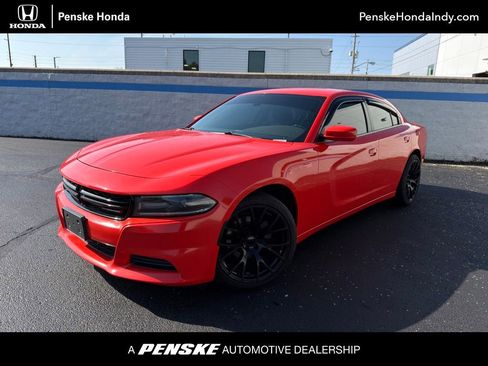 Used 2019 Dodge Charger SXT RWD image 1
