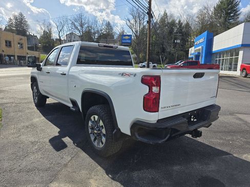Used 2024 Chevrolet Silverado 2500 Custom w/ Custom Value Package image 5
