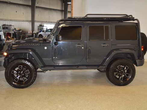 Used 2017 Jeep Wrangler Unlimited Sahara image 6