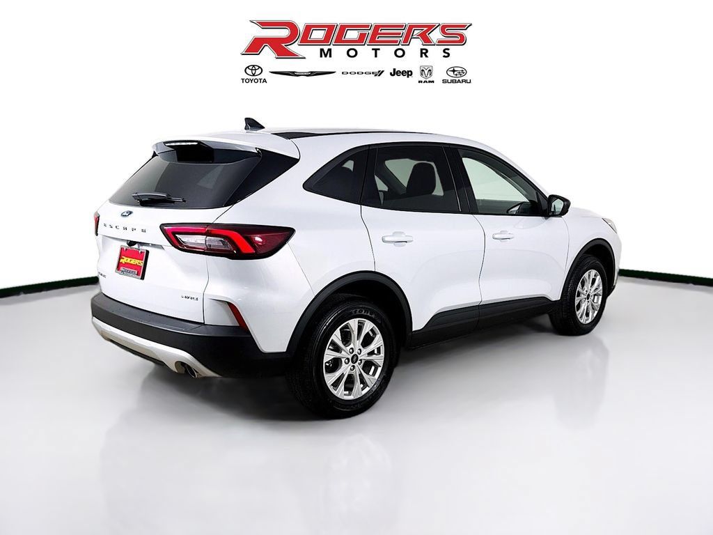 Used 2025 Ford Escape Active AWD/4WD image 8