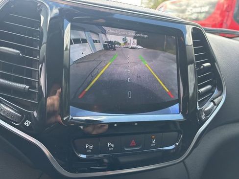 Used 2019 Jeep Cherokee Limited w/ Technology Group AWD/4WD image 14