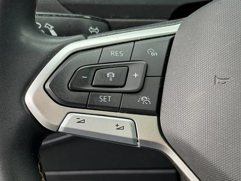 Used 2023 Volkswagen Tiguan SE w/ Panoramic Sunroof Package FWD image 26