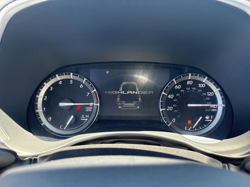 Used 2021 Toyota Highlander XLE AWD/4WD image 27