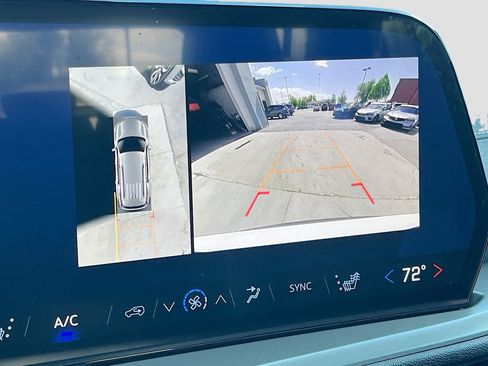 Used 2025 Chevrolet Traverse LT w/ Driver Confidence Package AWD/4WD image 14
