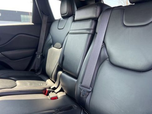 Used 2016 Jeep Cherokee Limited image 31