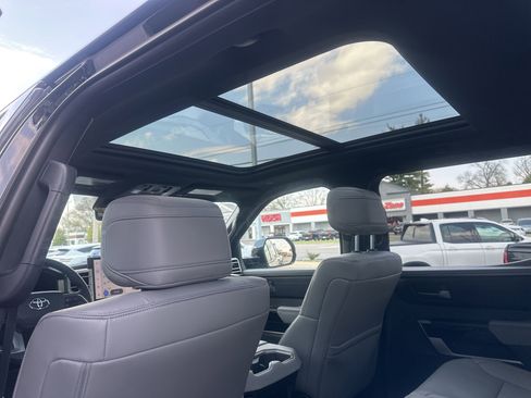 Used 2025 Toyota Tundra Limited AWD/4WD image 28