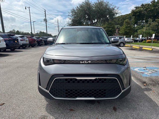 Used 2025 Kia Soul LX w/ LX Technology Package FWD image 3